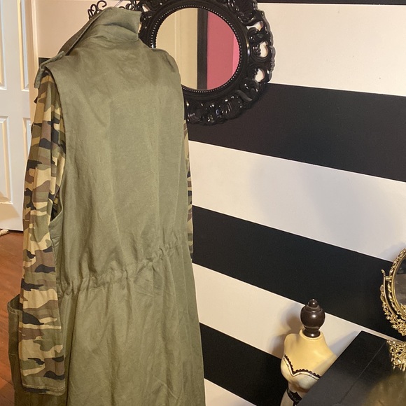 Long over size vest - Picture 4 of 6